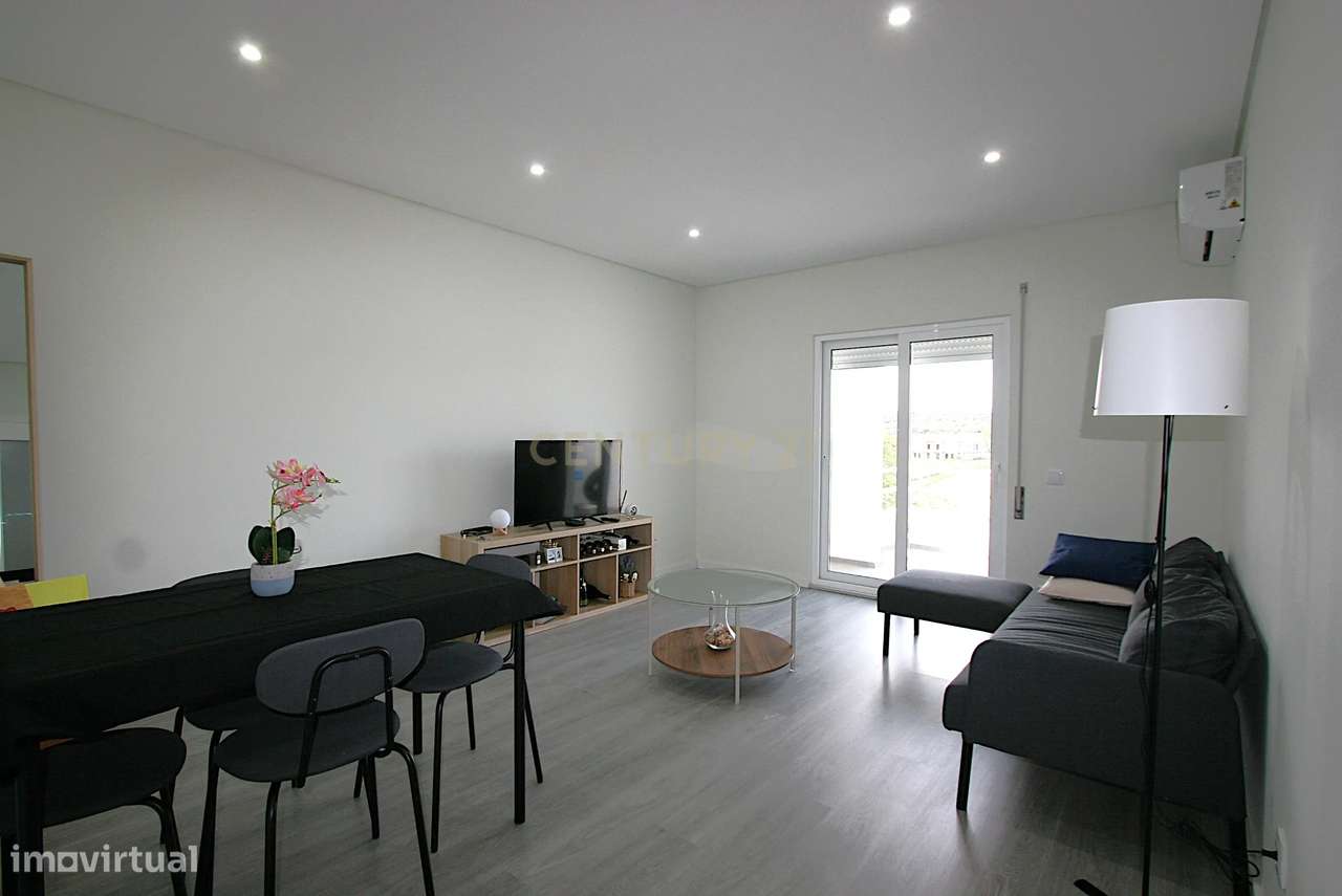 Apartamento T2 Como Novo Com Elevador No Centro De Algoz Silves