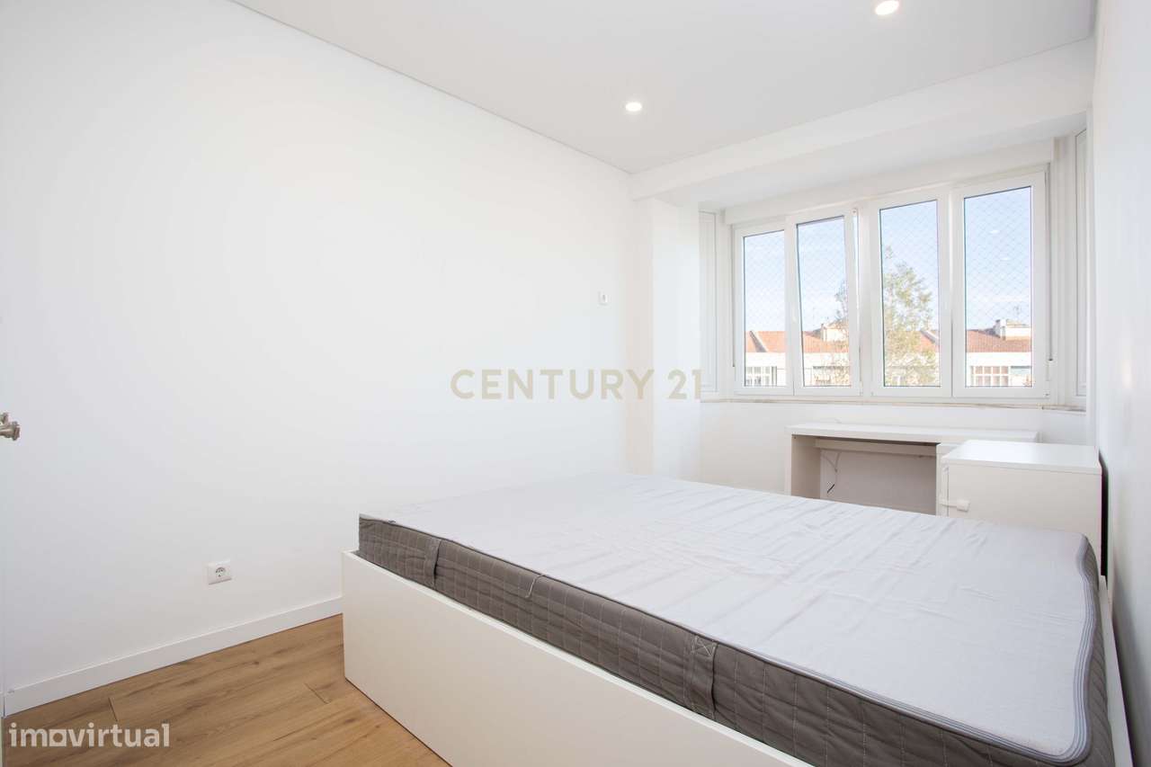 Apartamento T2 a venda Renovado e Mobilado | Pronto a Habitar-8