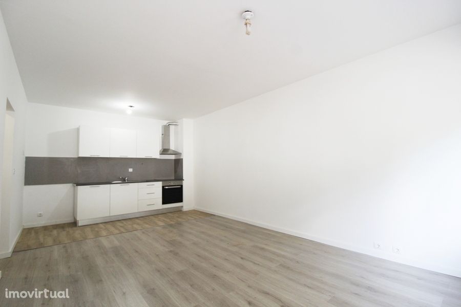 Apartamento T2 remodelado. Setúbal