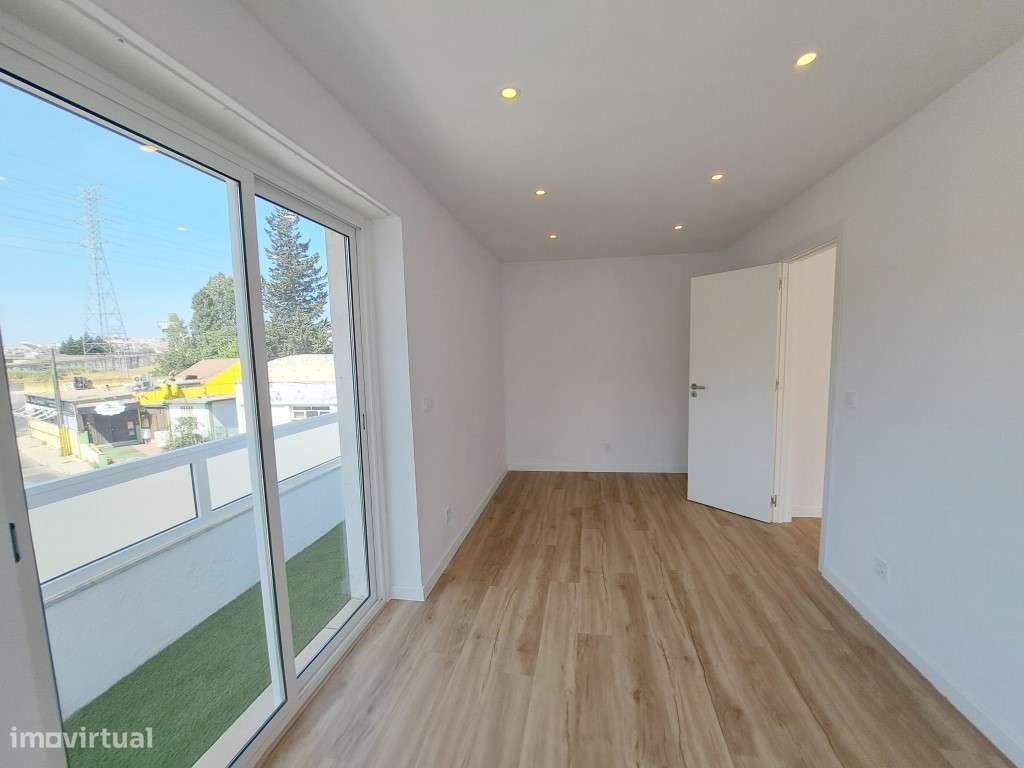 Acolhedor apartamento T1, próximo a Comércio e Serviços, totalmente...-2