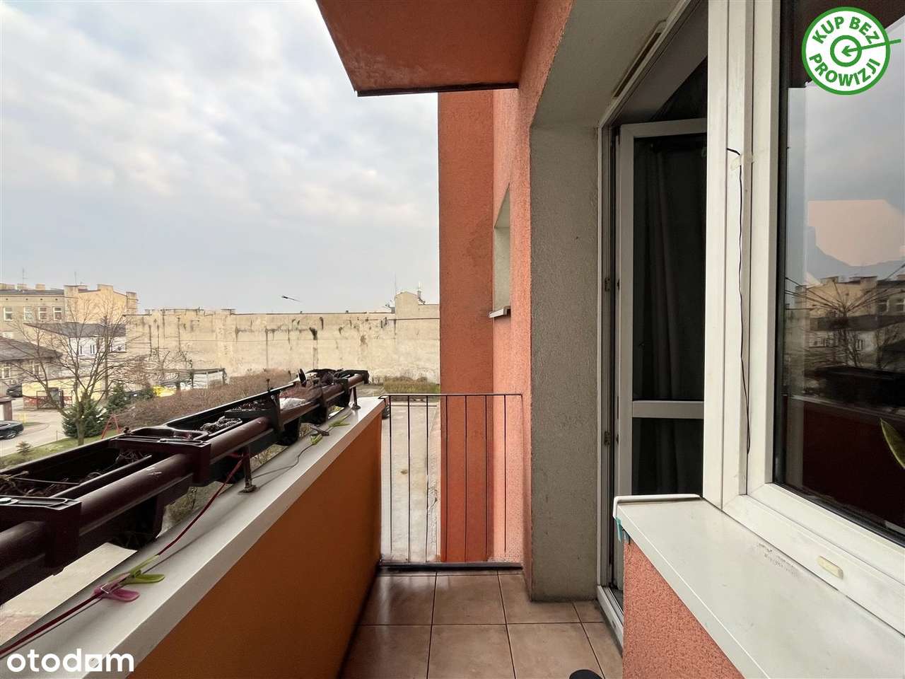 Okna i balkon na podwórko, ładny widok - 2 piętro – další
