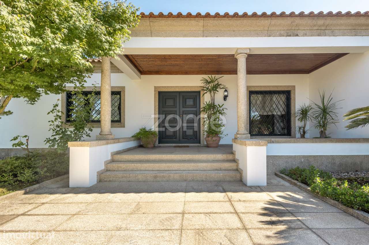 Moradia de luxo T5, Vila das aves, Santo Tirso, Porto - Grande imagem: 4/52