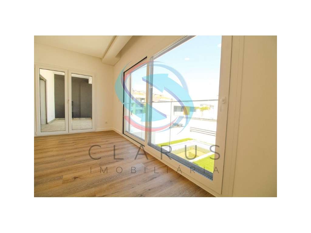 Moradia geminada em Vale de Milhaços-26