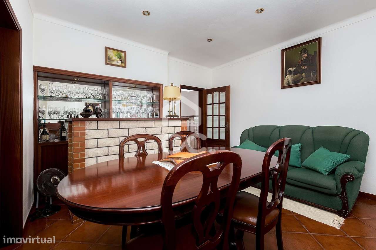 Prédio c/ 2 frações: uma moradia e um comércio | Vimieiro, Arraiolos - Grande imagem: 4/44