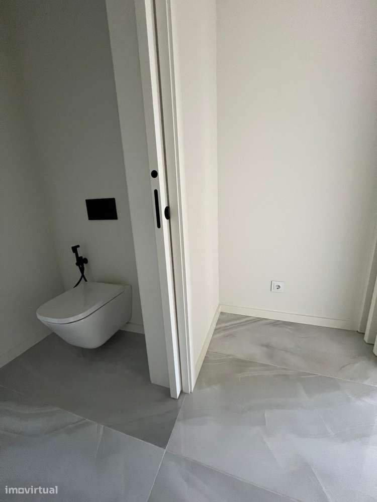 T 3 Novo V. N. Gaia  Av . República  Metro João de Deus Pronto Habitar-15