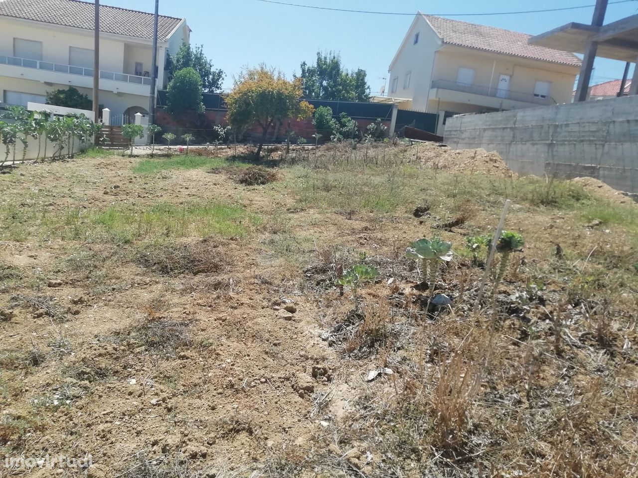 Lote de Terreno para construção de moradia no Bairro das Maroitas (...