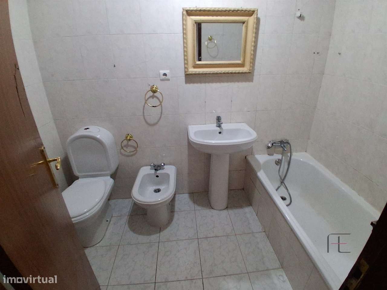 Apartamento T3 Remodelado em Baguim do Monte-11