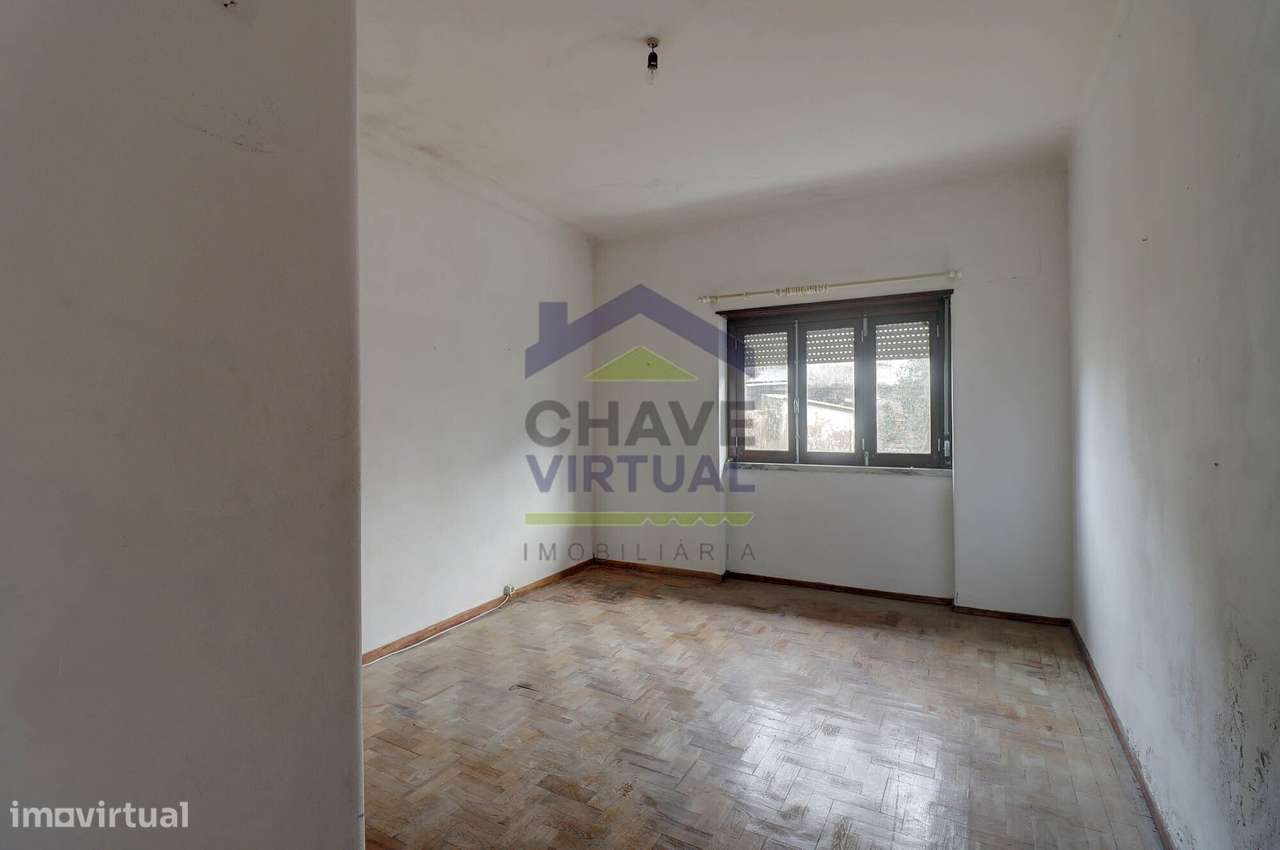 Moradia V4 com Quintal e Sõtão - Centro Bombarral-20