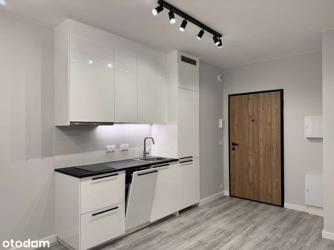 Świeżo wykończona kawalerka na nowym osiedlu - Pełny obrazek: 5/11