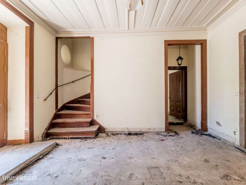Casa senhorial com jardim privativo, para recuperar, com projecto a... - Grande imagem: 4/60