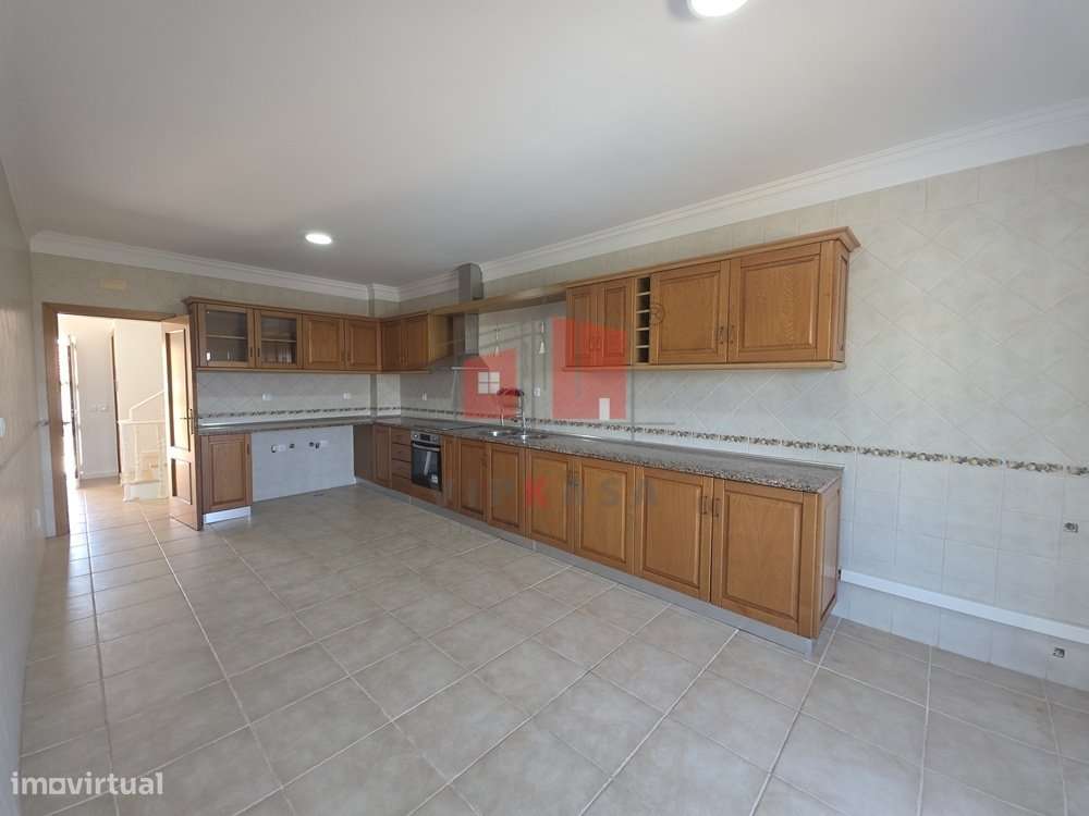 Moradia T4 com Piscina em 900 m2 de lote-7
