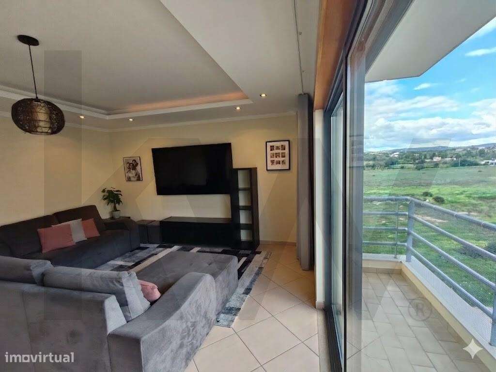 Apartamento T2 – Urbanização João de Ourém, 3.º Piso - Grande imagem: 2/20