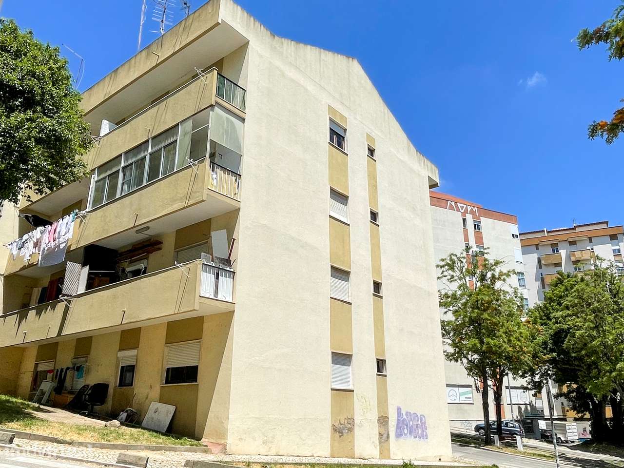 Prédio com 8 T2 (7 devolutos) + Sótão - Póvoa de Santa Iria-2