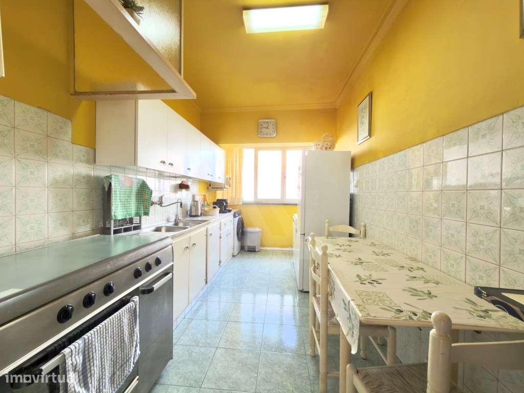 Apartamento T2 em Cascais com luz natural e excelentes acessos para...-12