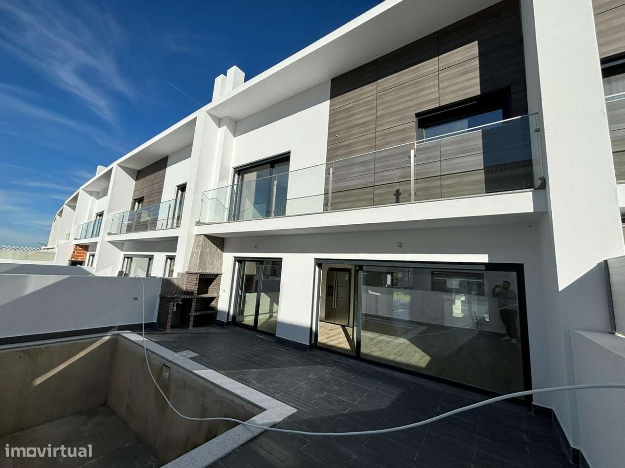 Moradia T4 com 3 suítes em banda com piscina, Alcochete!! - Grande imagem: 4/31