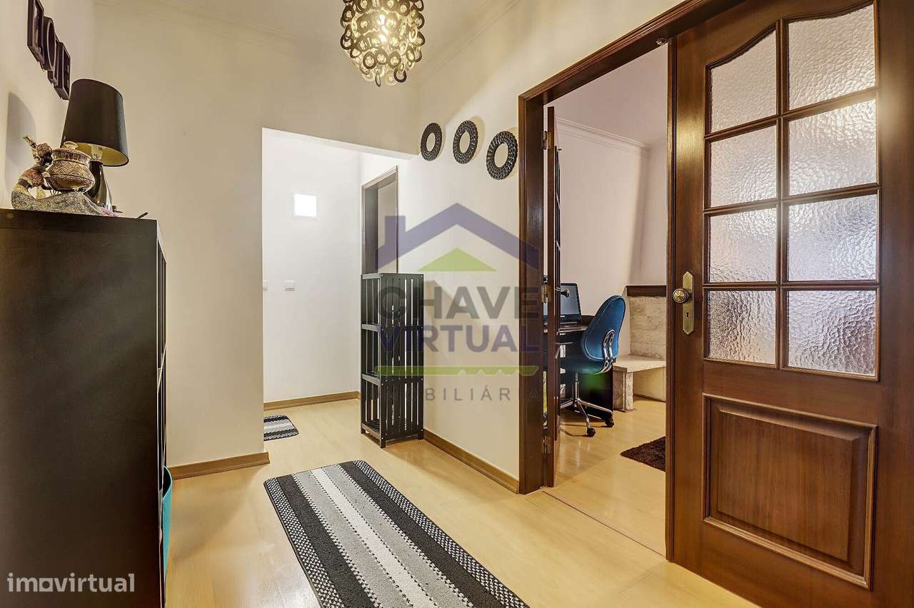 Apartamento T3 com Sótão Amplo - Centro Bombarral-16