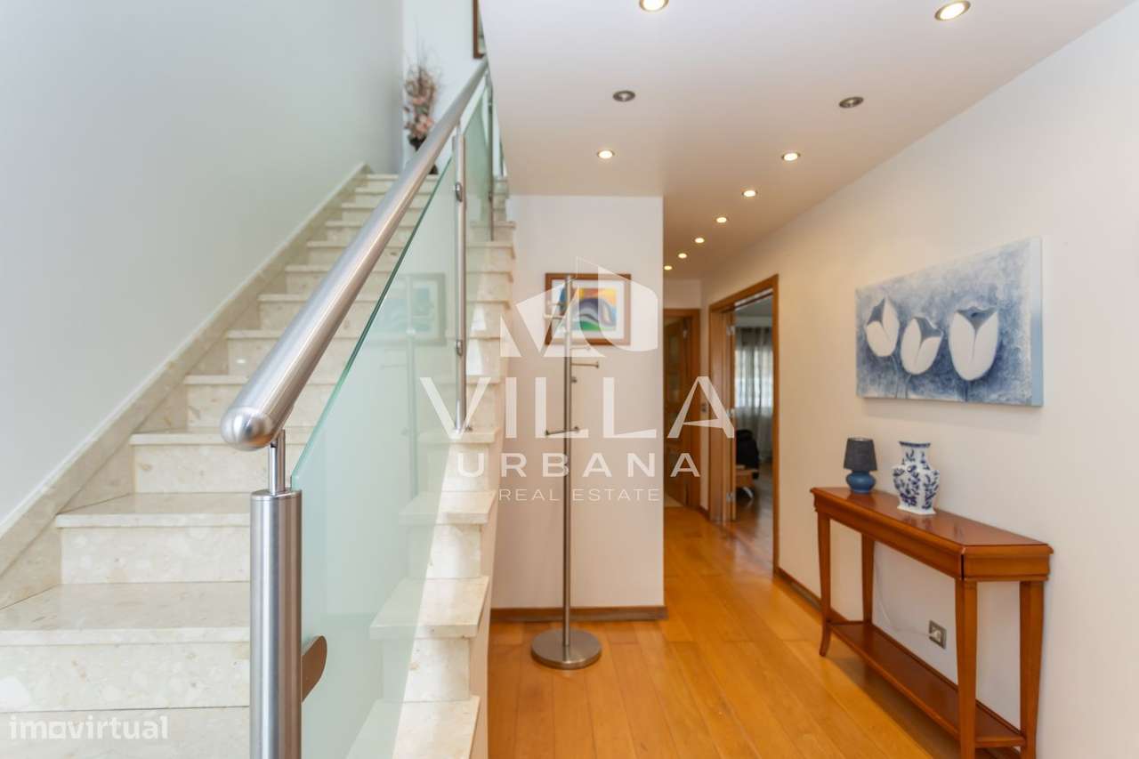 Moradia T3 +1 com Garagem localizada numa zona tranquila em Belverde-16