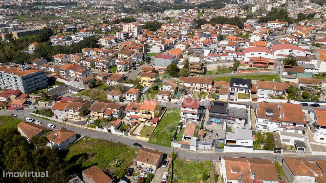 Terreno Urbano, com 325m2, em Gondomar-3