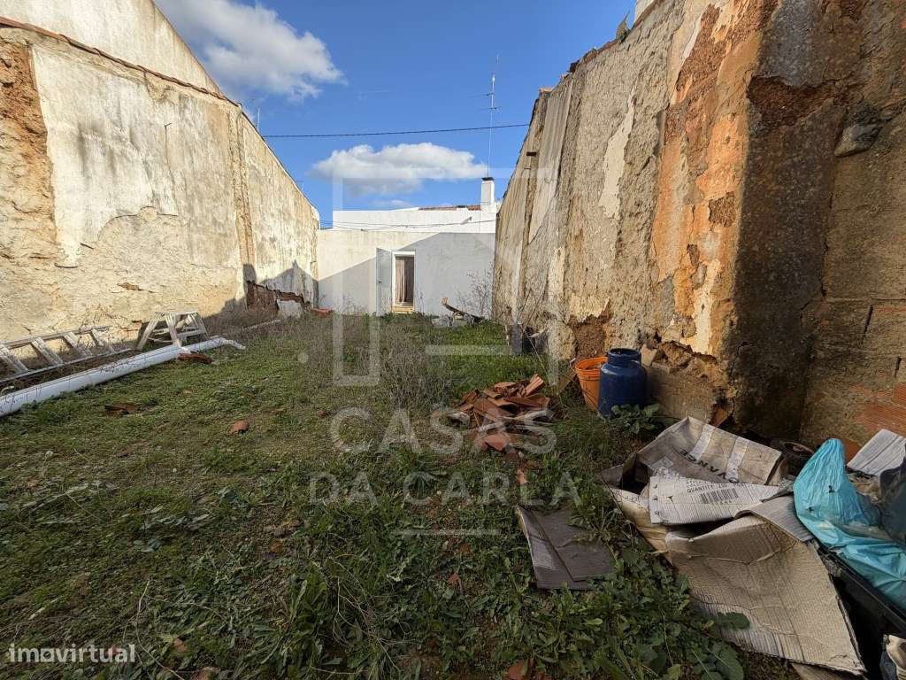 Garagem com 107 m2 de área total em Trindade-5