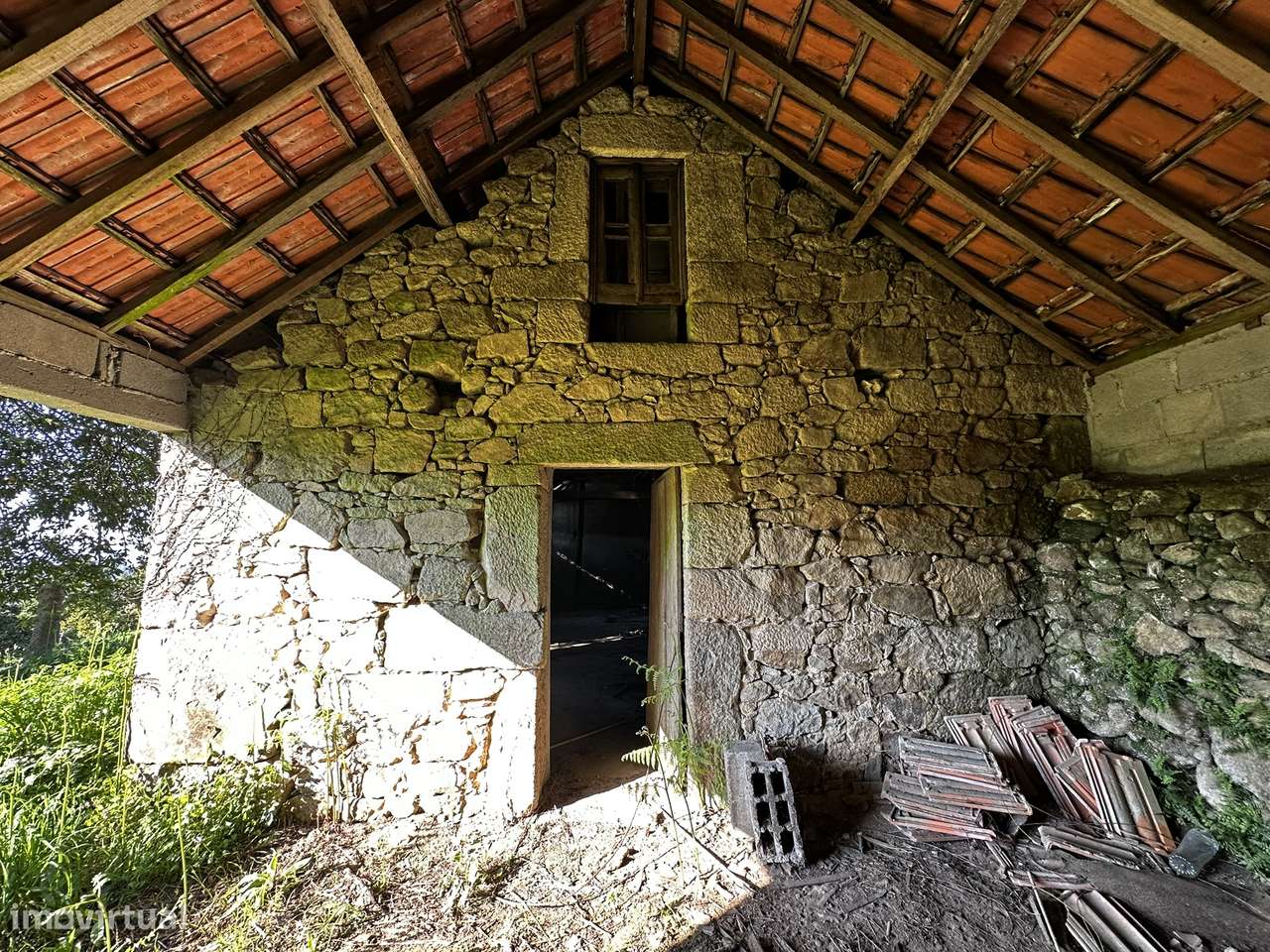 Moradia para restauro em São Julião, Valença.-10