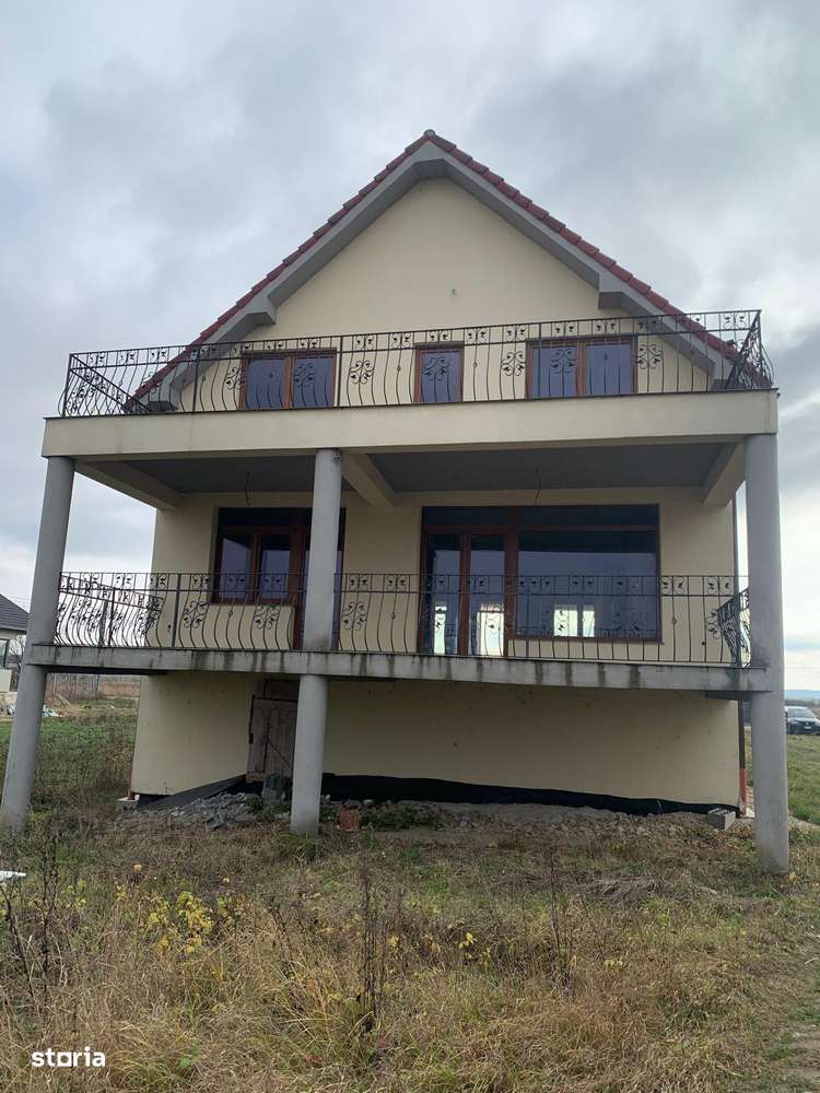 Casa de vânzare în zona suburbană, 4 camere - Imagine principală: 4/9