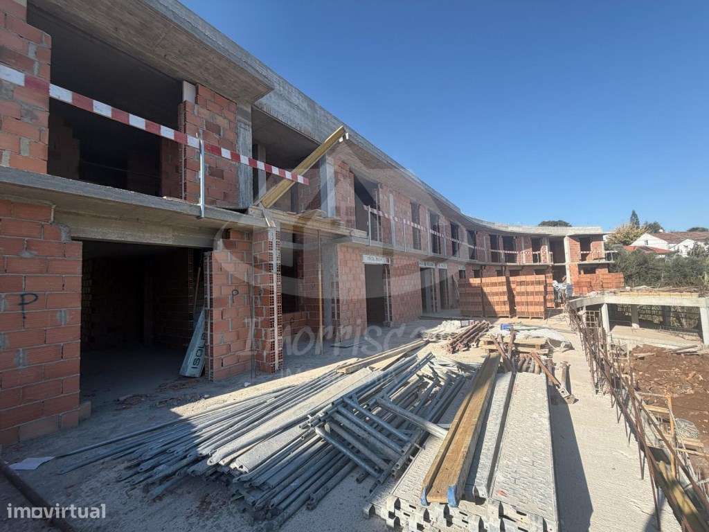 Moradia T3 com piscina, logradouro e varanda em condomínio privado ...-32