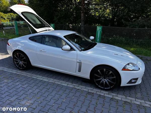 Jaguar XK XKR Coupe - 15