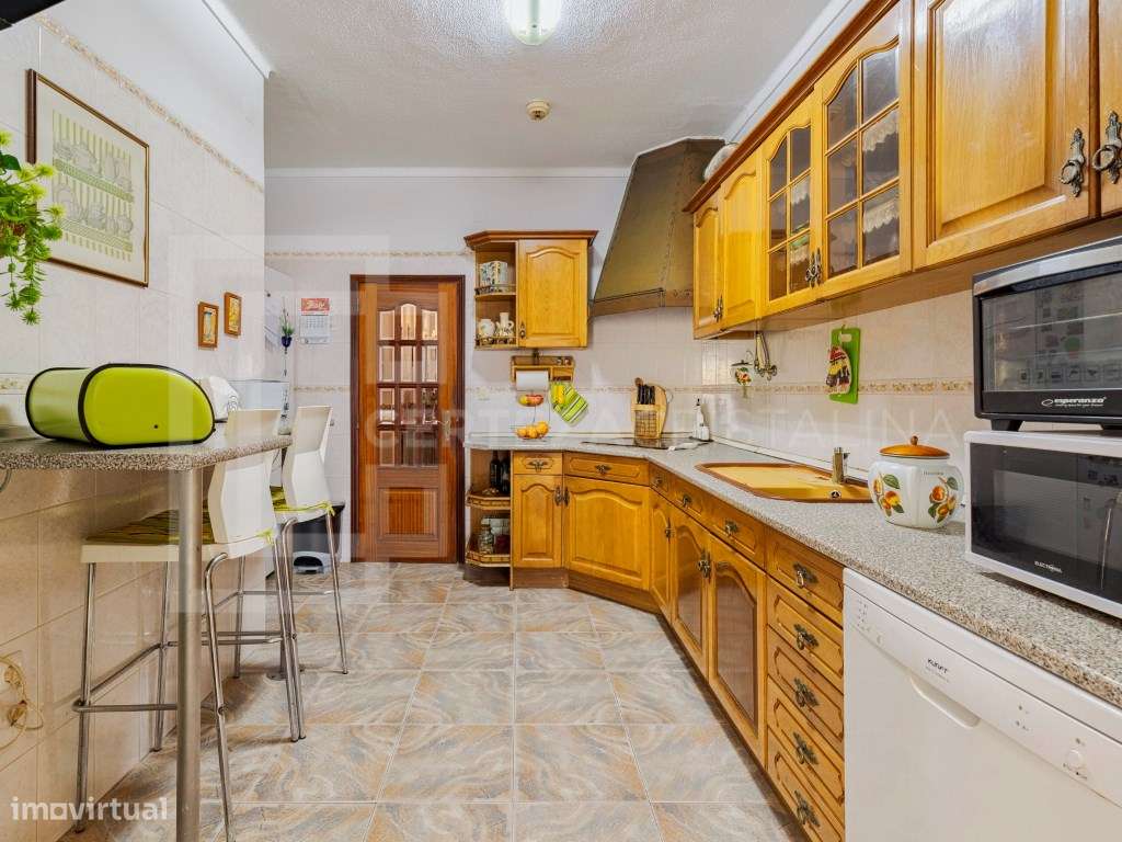 Moradia T3 com lareira, Garagem sótão e logradouro no Barreiro-9