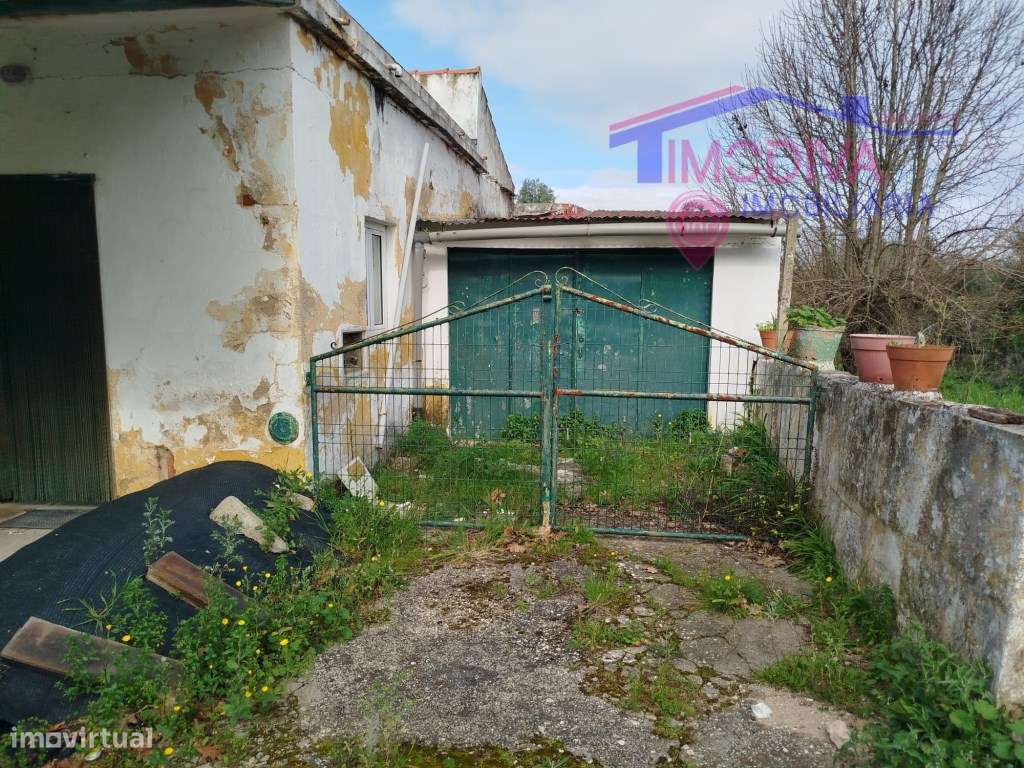 Moradia T2 com arrecadações, garagem e quintal em Constância - Grande imagem: 3/37