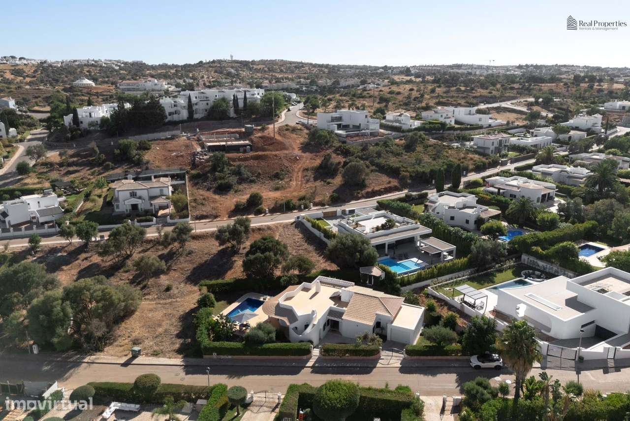 Moradia Térrea T4 Isolada em Albufeira – Um Refúgio de Luz, Conforto e-49