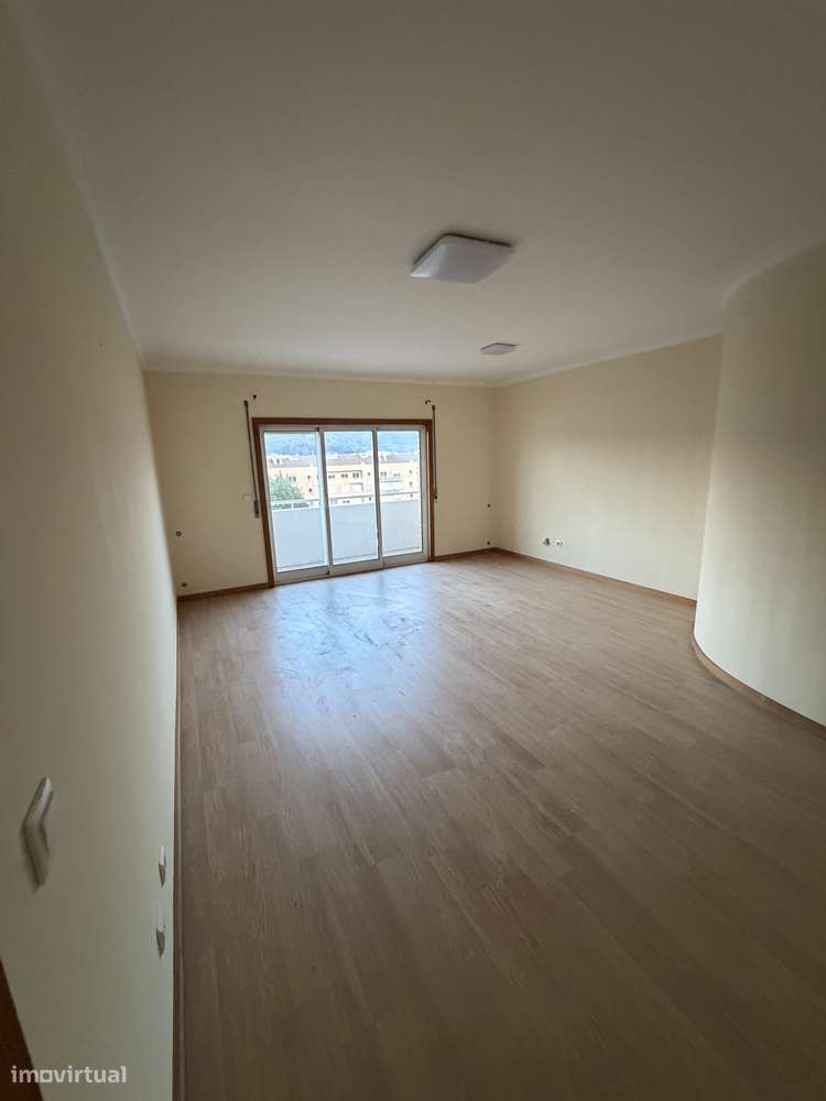 ALUGO T2 COM SUÍTE - Grande imagem: 3/24