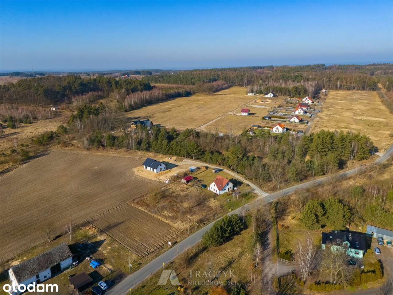 Uzbrojona działka_droga gminna asfaltowa_Las-8