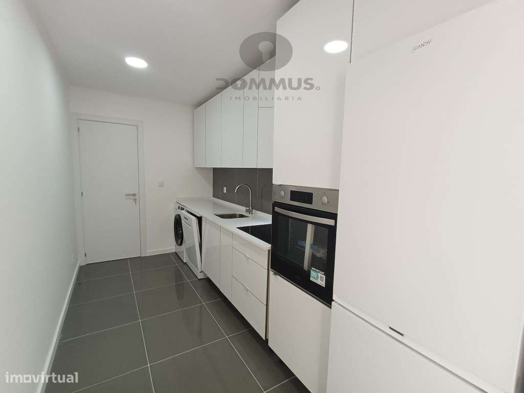 Apartamento T2+1 Renovado na Buraca-3