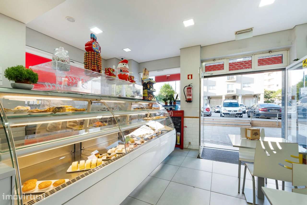 Pastelaria com Fábrica e Esplanadas – Rua da Bélgica, Canidelo - Grande imagem: 4/25