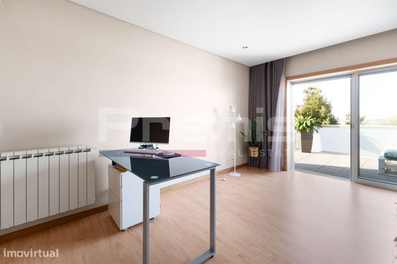 Moradia T5, com jardim e garagem para 4 carros, em Vila Nova de Gaia-40