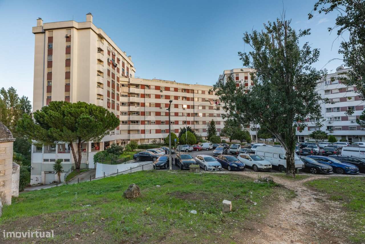 Apartamento T2 totalmente renovado com Suite, Varanda e Arrecadação na-27