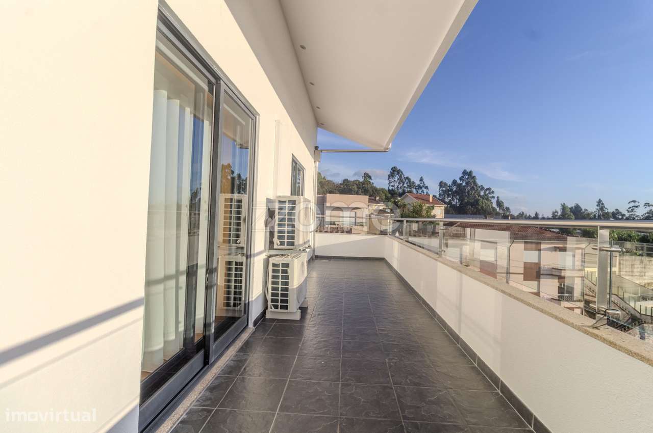 Moradia T4 Piscina e Vista Rio na Encosta do Douro-24