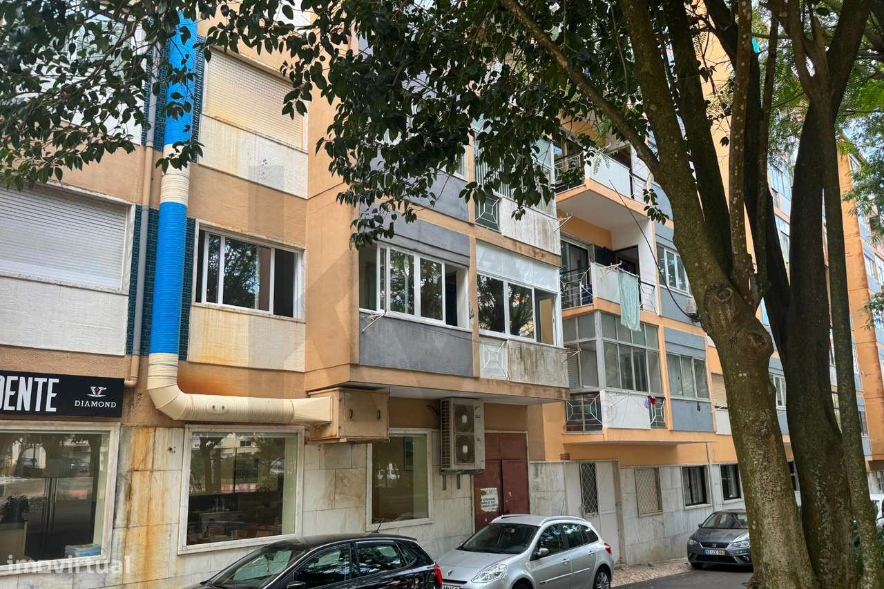 Apartamento T2 Totalmente Remodelado no centro de Monte Abraão – Confo-22