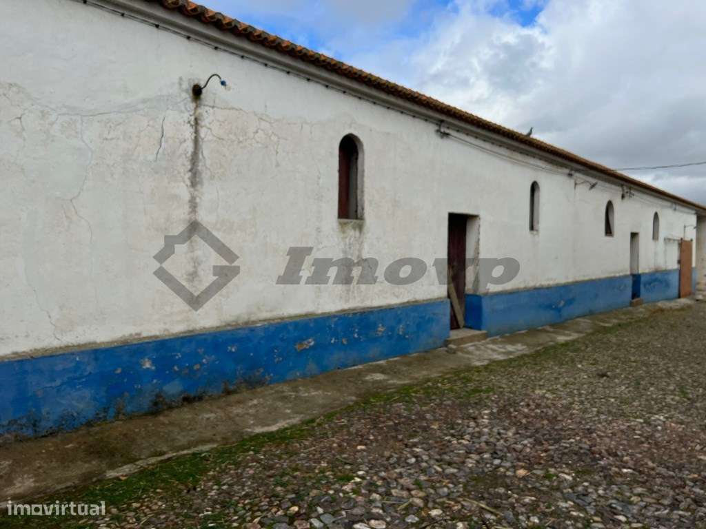 Moradia senhorial localizada na Vila de Aljustrel-9