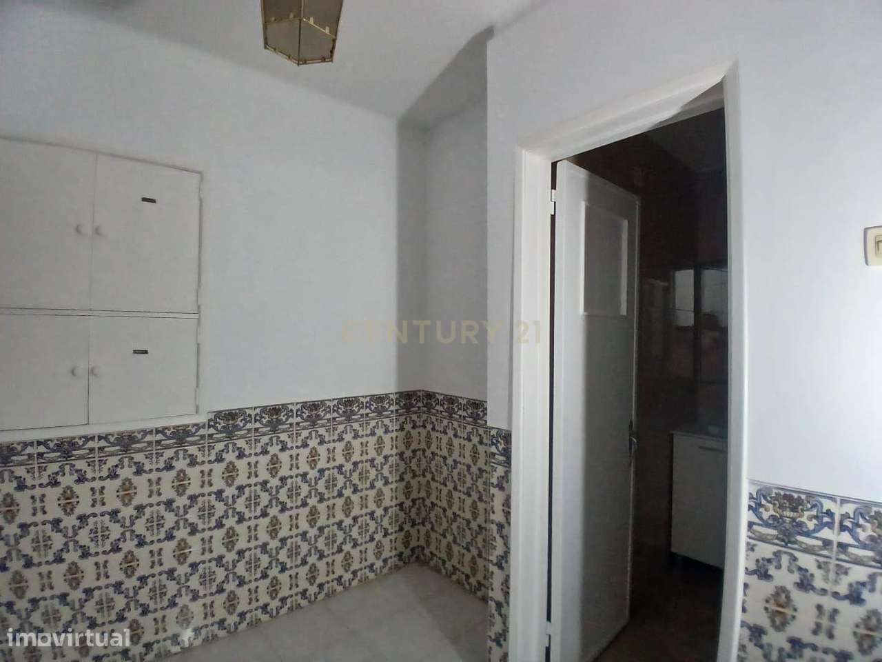 T1 Remodelado com Logradouro Privado em Algés – Excelente Localização - Grande imagem: 4/18