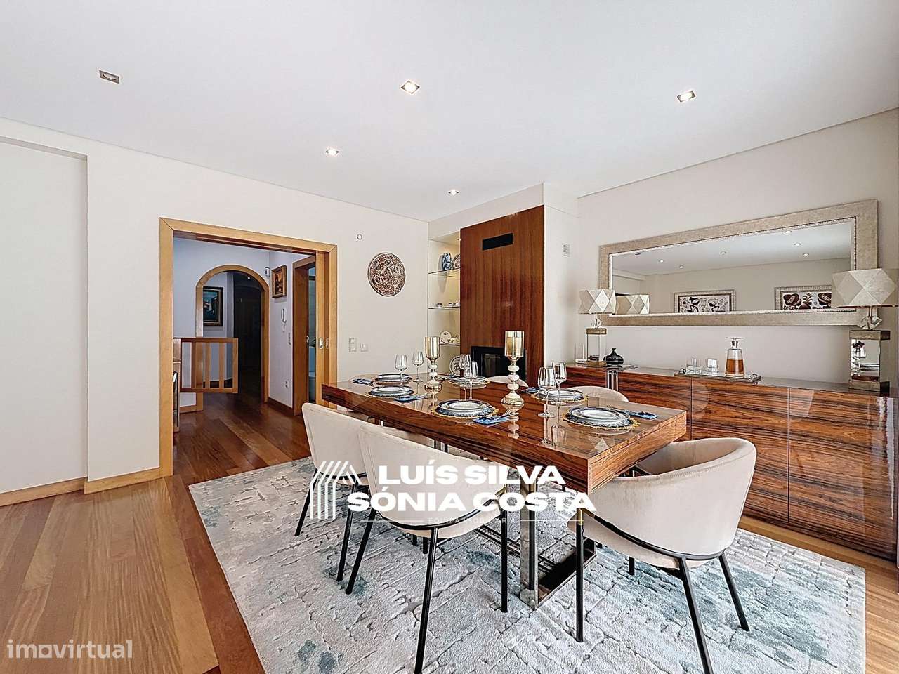 Moradia T4 Excelente Estado e Áreas | 2 Suites, Jacuzzi, Painéis...-5