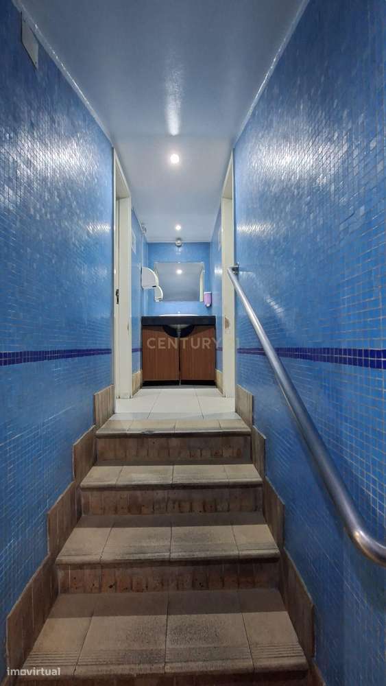 Restaurante / Pastelaria Oasis no Laranjeiro com 272m² e ainda estacio-4