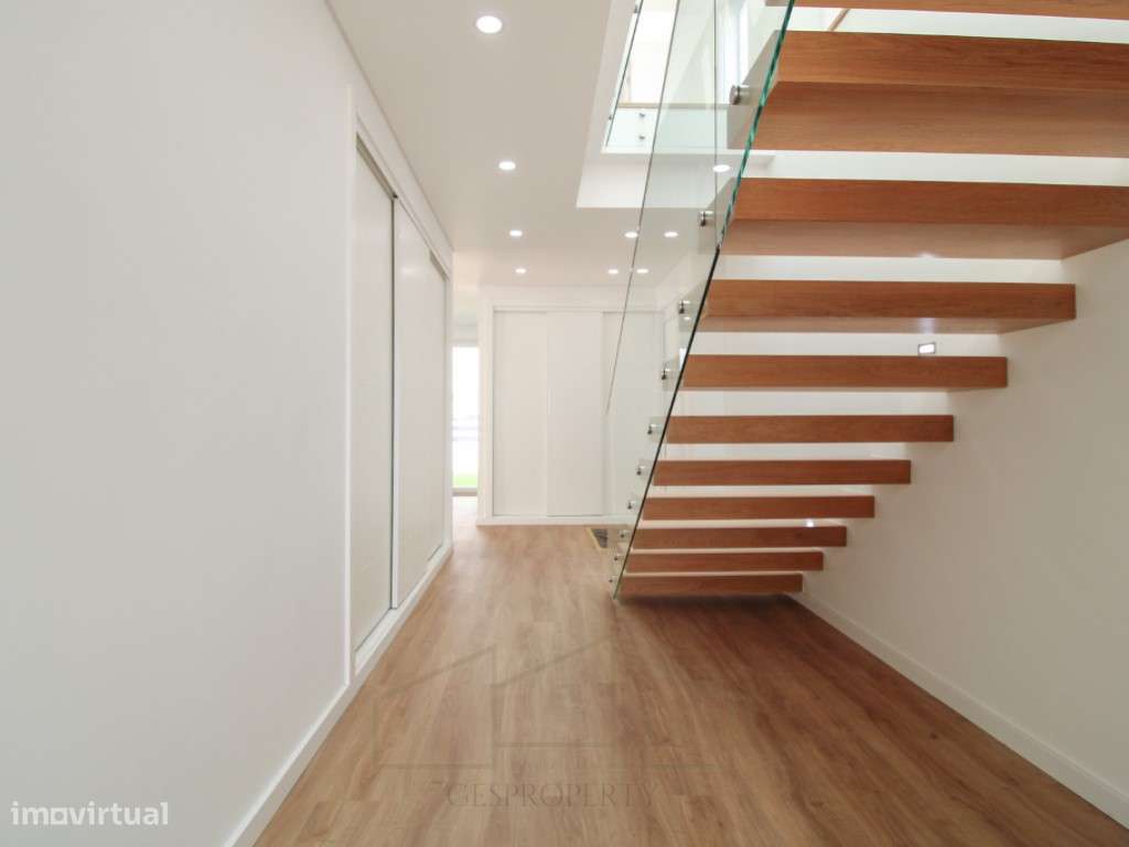 Moradia Isolada T4 - inserida em lote 420m2 - Aldeias de Irmaos - A... - Grande imagem: 4/60