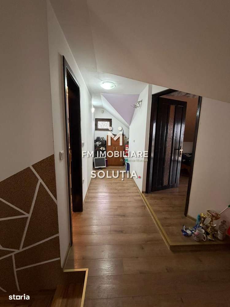 Casă de  vânzare cu vedere panoramică-14