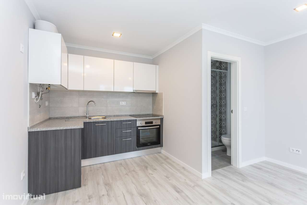 Arrendo Apartamento T0 remodelado- Foros de Amora, Seixal – 550 Eur - Grande imagem: 4/13