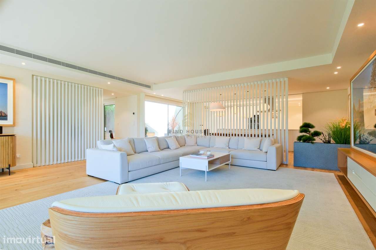 Apartamento T3 em condomínio privado, com terraços e garagem, no Prínc-9