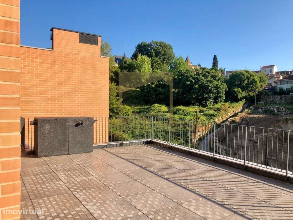 Apartamento T1 com 2 Frentes , Terraço, Totalmente Mobilado e Equip...-25