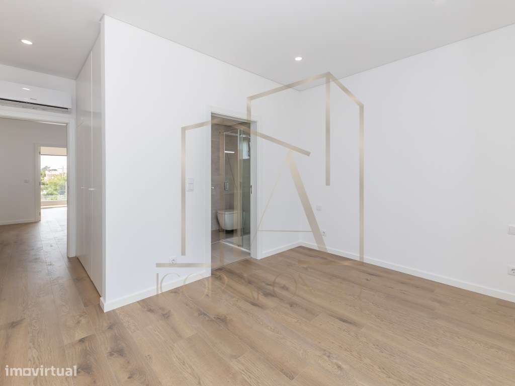 Moradia Geminada T3 com Suíte e Ótimo Espaço Exterior-18