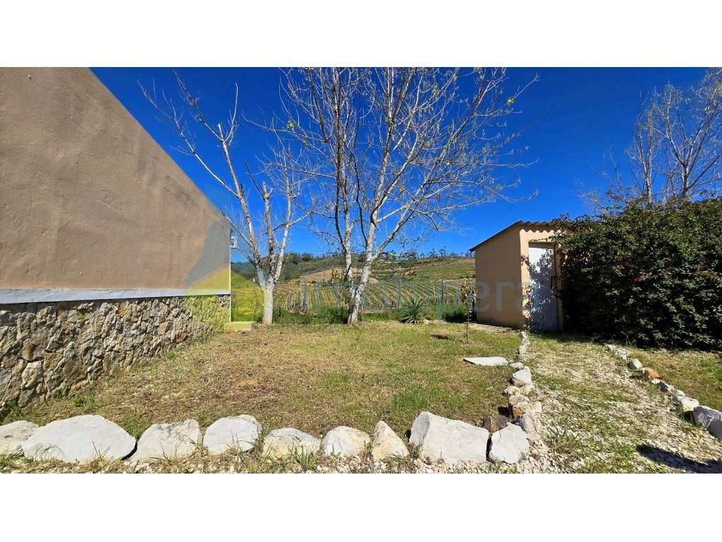 Moradia V4 com piscina e uma vista deslumbrante-35