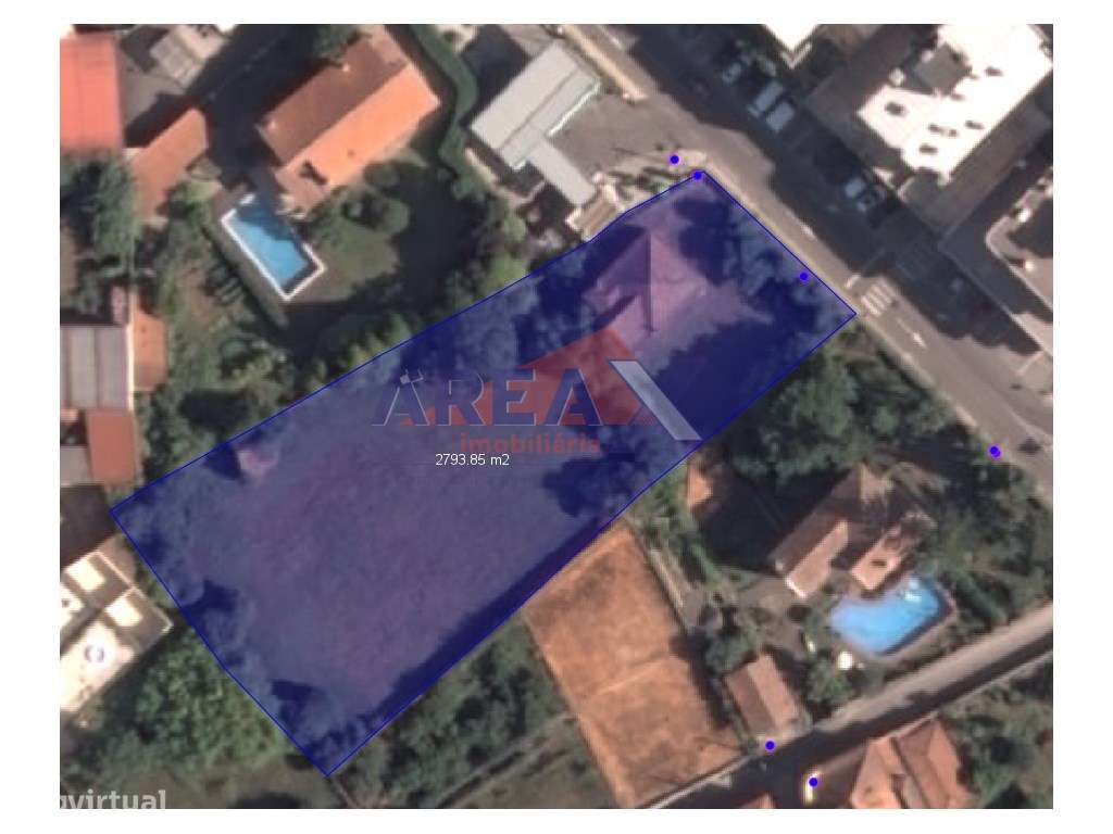 Moradia no centro da cidade para recuperar. Implantação 103m2 e ter... - Grande imagem: 4/4